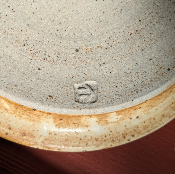 Large Vintage Pottery Ashtray - Picture 4 of 7